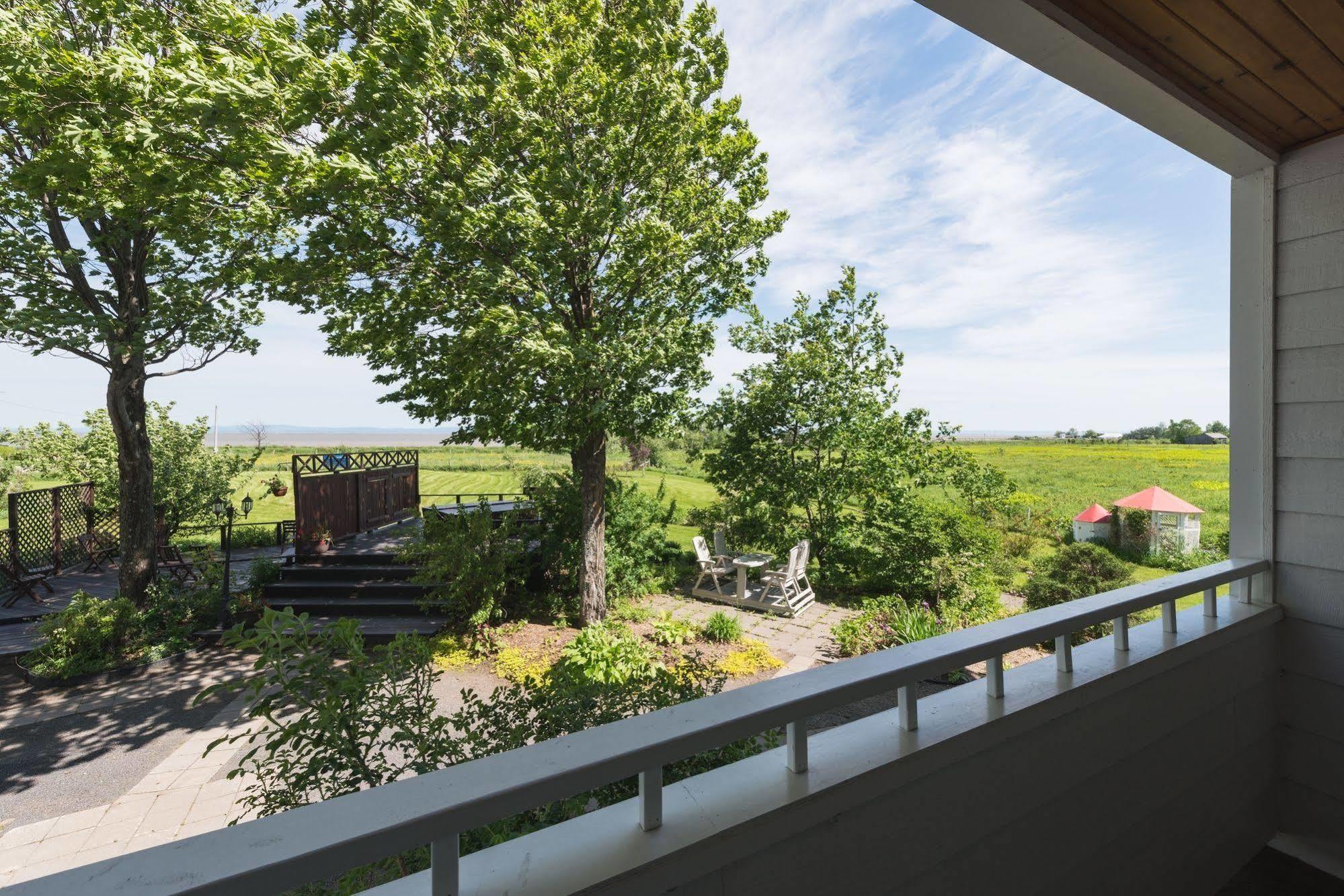 Auberge La Courtepointe Petite-Riviere-Saint-Francois Exterior foto